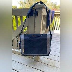 TARGUS - Black & gray trim Messenger Case for laptop, Size: 16”W x 12”L …